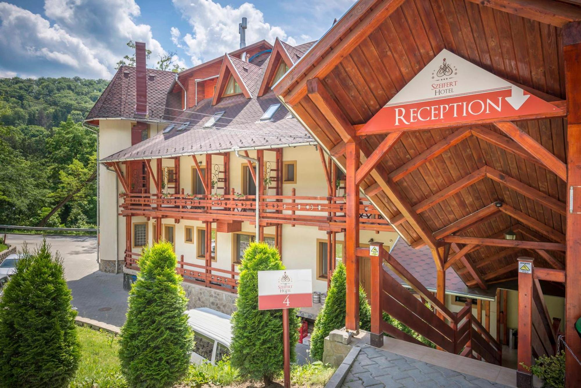 Hotel Szeifert Совата Экстерьер фото